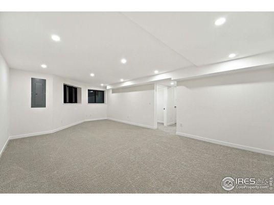 Empty room, Interior, Recessed Lighting
