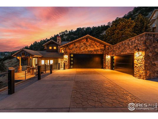 Attached, Exterior, Facade, Log Home