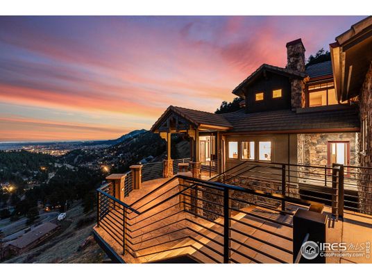 Exterior, Facade, Log Home