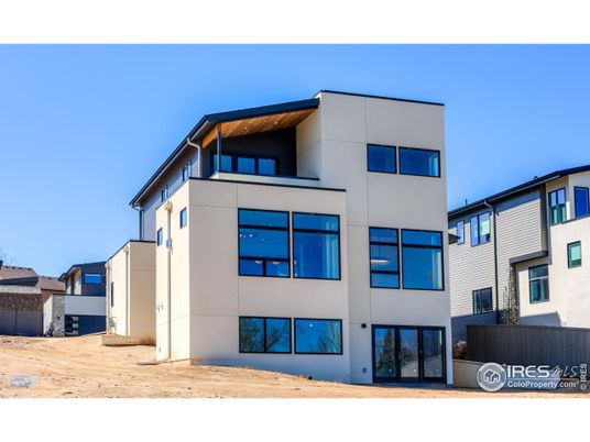 Exterior, Facade, Modern