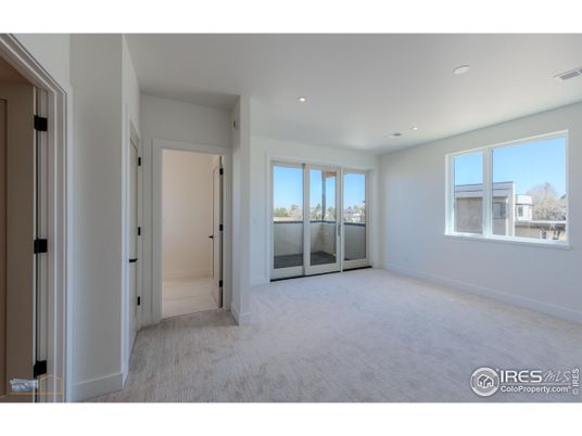 Empty room, Interior, Recessed Lighting