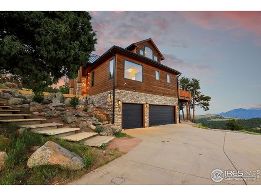 Attached, Exterior, Facade, Brick Facade, Split Level