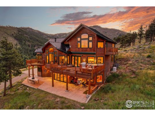 Backyard, Exterior, Facade, Log Home