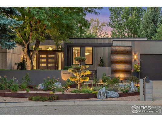 Attached, Exterior, Facade, Modern