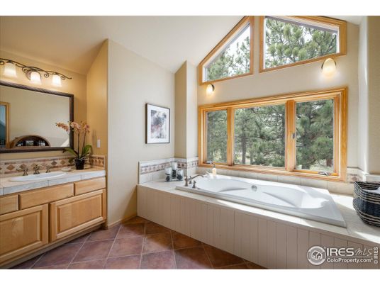 Bathroom, Interior, Tile Countertops