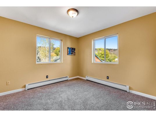 Empty room, Interior