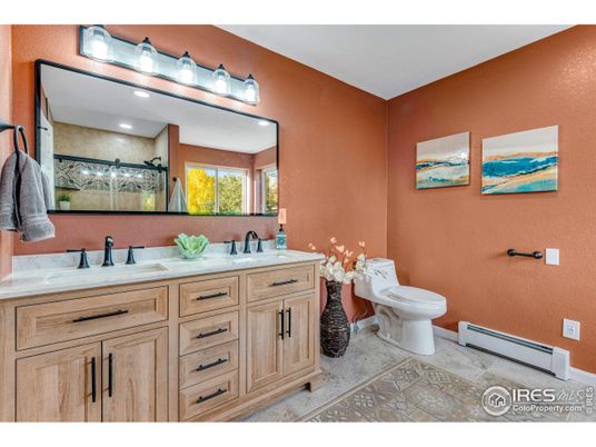 Bathroom, Dual Sink Vanities, Interior, Recessed Lighting