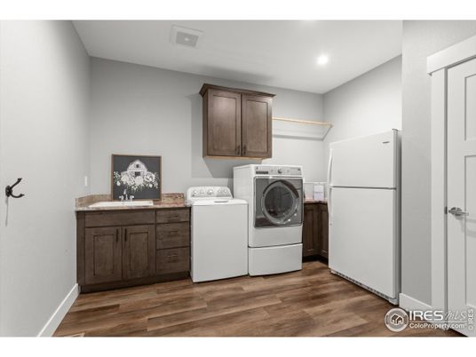 Interior, Recessed Lighting, Washer, Wood Texture Flooring