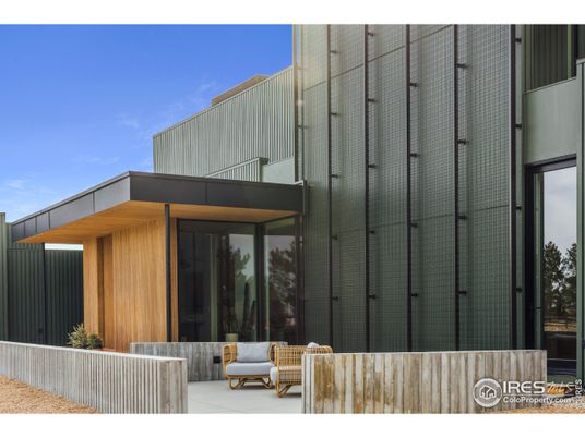 Exterior, Facade, Modern