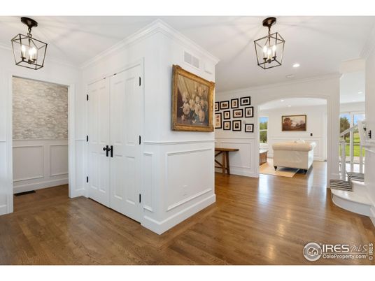 Interior, Pendant Lights, Recessed Lighting, Wood Texture Flooring