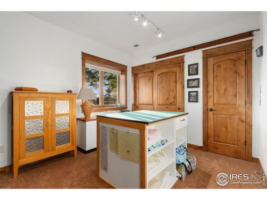 Home Office, Interior
