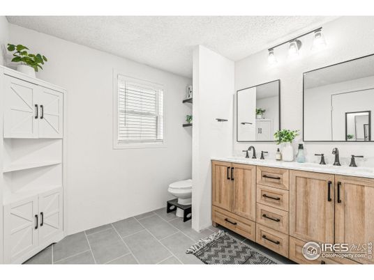 Bathroom, Dual Sink Vanities, Interior