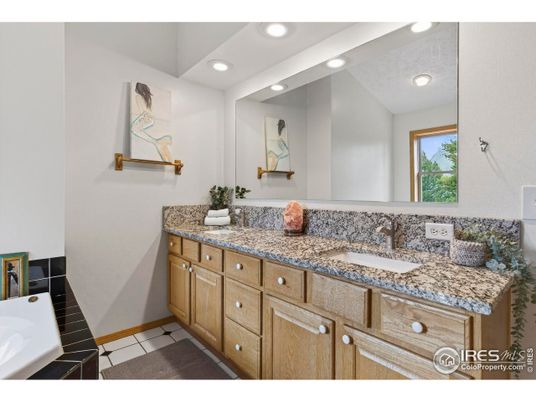 Bathroom, Dual Sink Vanities, Interior, Recessed Lighting