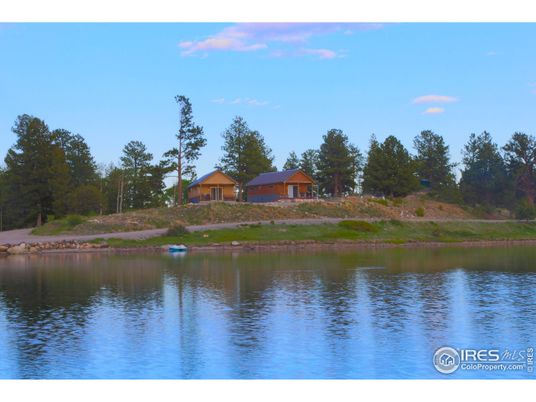 Exterior, Lake
