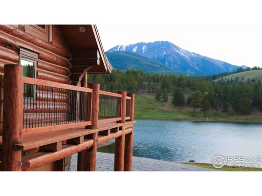 Exterior, Lake