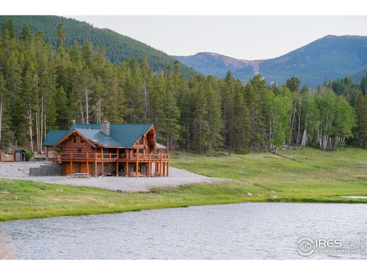Exterior, Lake