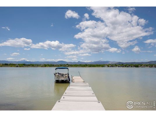 Exterior, Lake