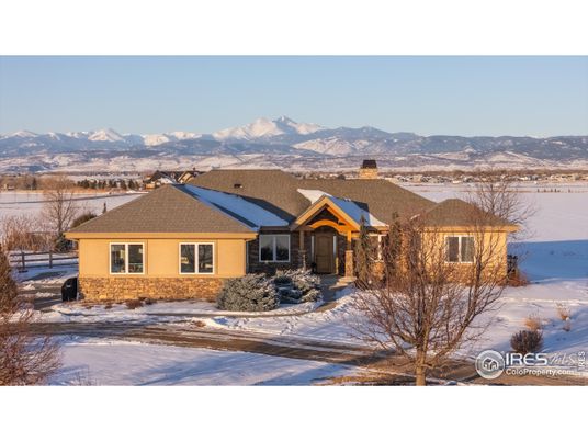 Exterior, Facade, Ranch