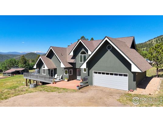 Attached, Exterior, Facade, Farmhouse