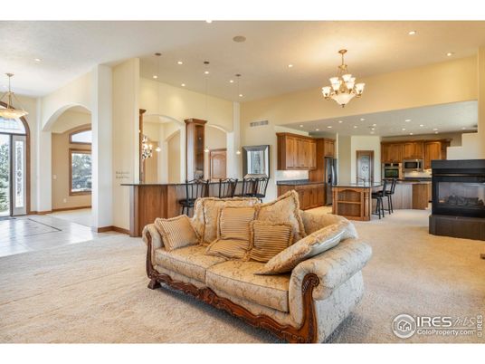 Chandelier, Interior, Kitchen, Living room, Pendant Lights, Recessed Lighting, Stainless Steel Appliances