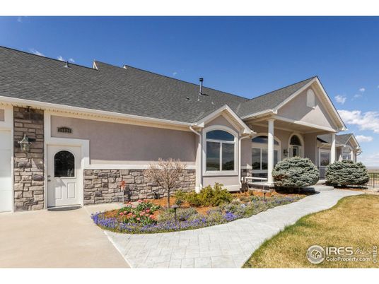 Exterior, Facade, Ranch