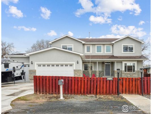 Attached, Exterior, Facade, American Craftsman