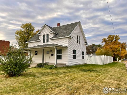 Backyard, Exterior, Facade, Queen Anne Victorian