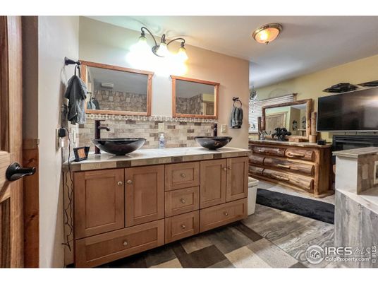 Bathroom, Dual Sink Vanities, Interior