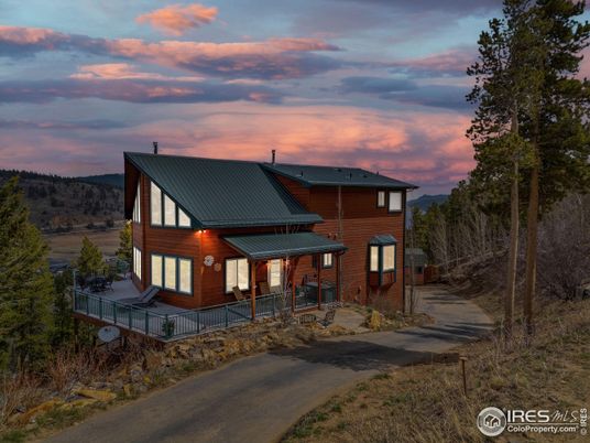 Backyard, Exterior, Facade, Brick Facade, Log Home