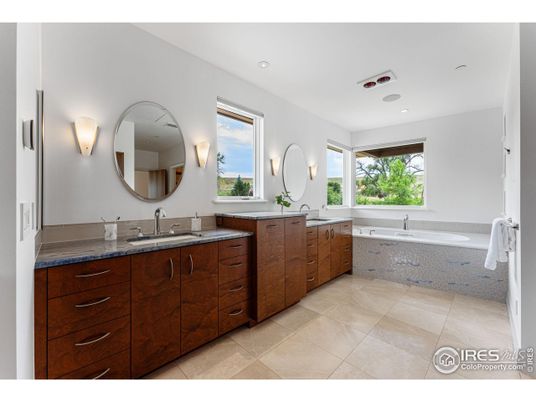 Bathroom, Dual Sink Vanities, Interior, Recessed Lighting