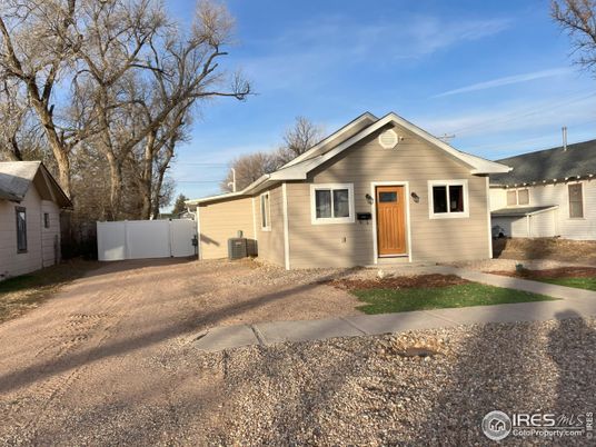 Exterior, Facade, Ranch