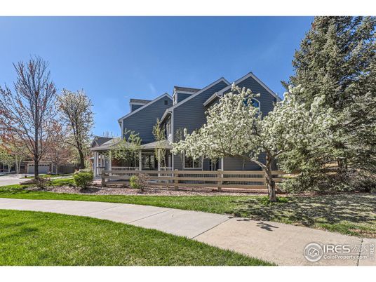 Exterior, Facade, Log Home