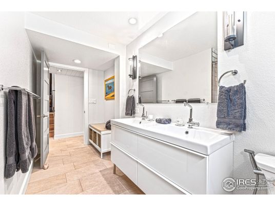 Bathroom, Dual Sink Vanities, Interior, Recessed Lighting