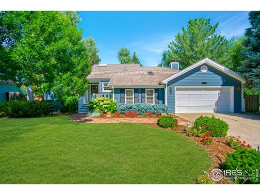 Attached, Exterior, Facade, Ranch