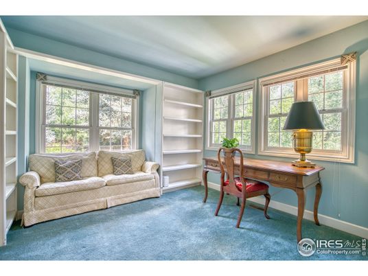 Home Office, Interior