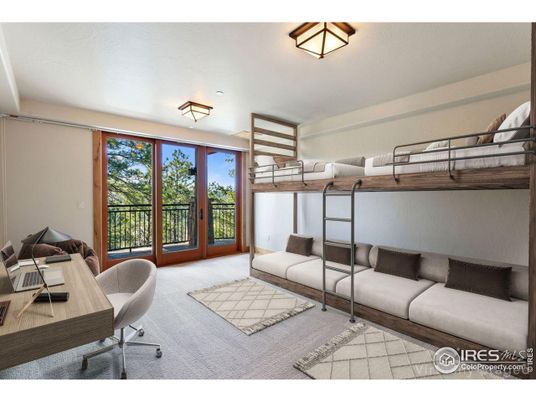 Home Office, Interior
