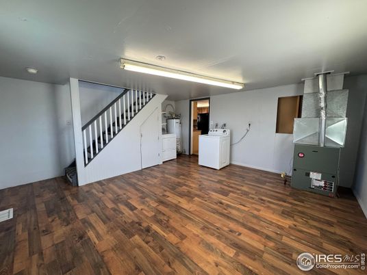 Interior, Washer, Wood Texture Flooring