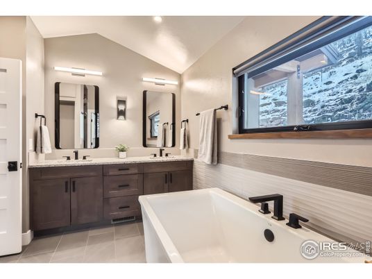 Bathroom, Dual Sink Vanities, Free Standing Baths, Interior, Recessed Lighting