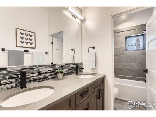 Bathroom, Dual Sink Vanities, Interior