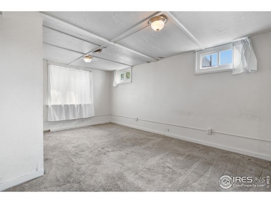 Empty room, Interior