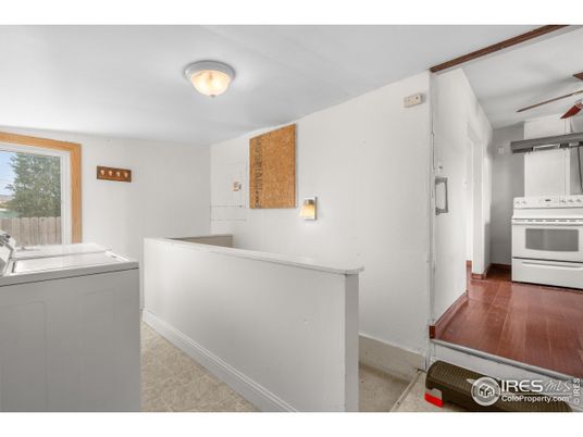 Interior, Washer, Wood Texture Flooring