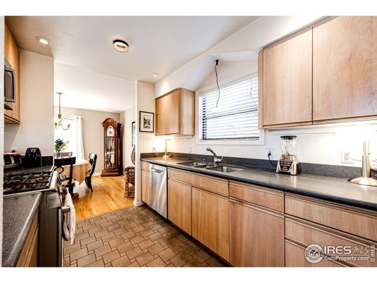Dining room, Interior, Kitchen, Pendant Lights, Recessed Lighting, Wood Texture Flooring