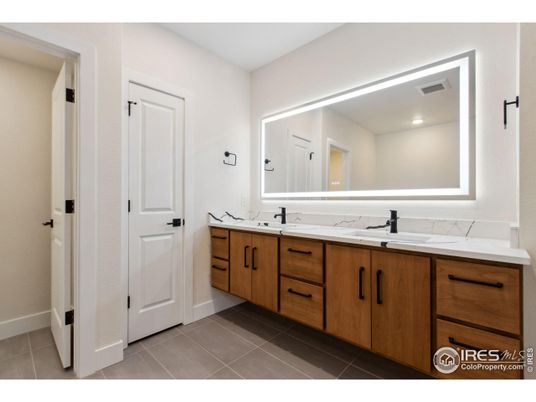 Bathroom, Dual Sink Vanities, Interior, Recessed Lighting