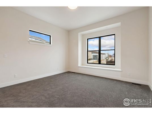 Empty room, Interior