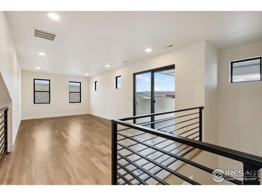 Interior, Recessed Lighting, Water, Wood Texture Flooring