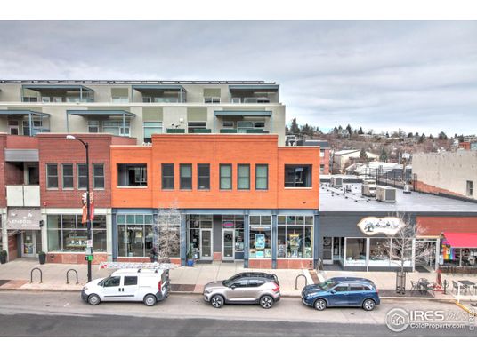 Exterior, Facade, Modern