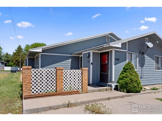 Attached, Exterior, Facade, American Craftsman
