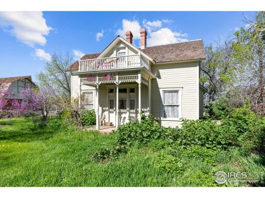 Backyard, Exterior, Facade, Queen Anne Victorian