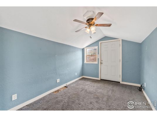 Empty room, Interior