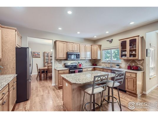 Dining room, Interior, Kitchen, Recessed Lighting, Wood Texture Flooring